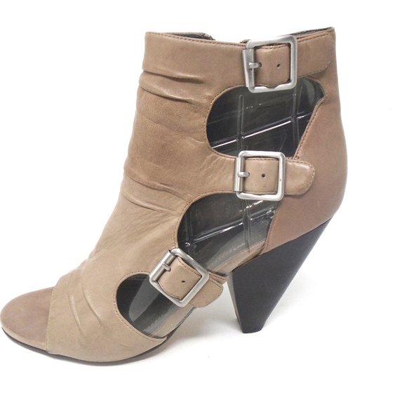 Vince Camuto | Shoes | Vince Camuto Tan Leather Buckle Bootie Sz 85 ...